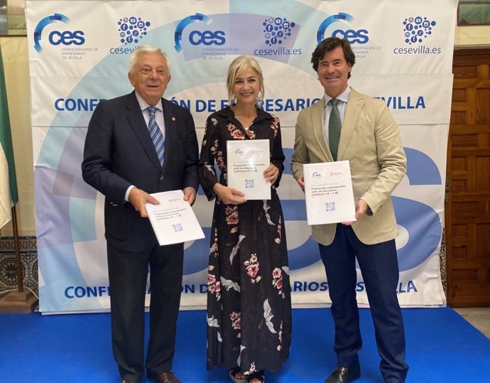 Los presidentes de la Cámara y de la CES junto a Del Pozo