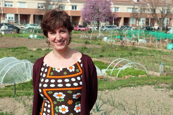 La concejala delegada general de Medio Ambiente y Desarrollo Sostenible del Ayuntamiento de Valladolid, María Sánchez, durante  la inauguración de la Fontana de la Diversidad en el parque de las Norias de Santa Victoria de Valladolid