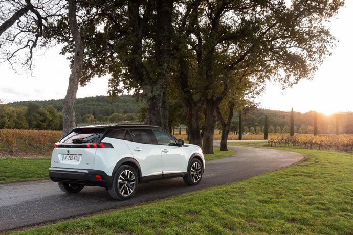Archivo - Nuevo Peugeot 2008 eléctrico, fabricado en Vigo.