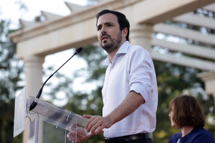 El Ministro de Consumo Alberto Garzón, durante un acto público de Por Andalucía en el Parque Huelin a 1 de Junio de 2022 en Málaga (Andalucía, España)