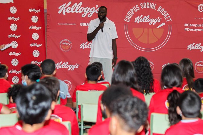 Usman Garuba, jugador de los Houston Rockets, durante la presentación del Campus Social Basket Kellogg's