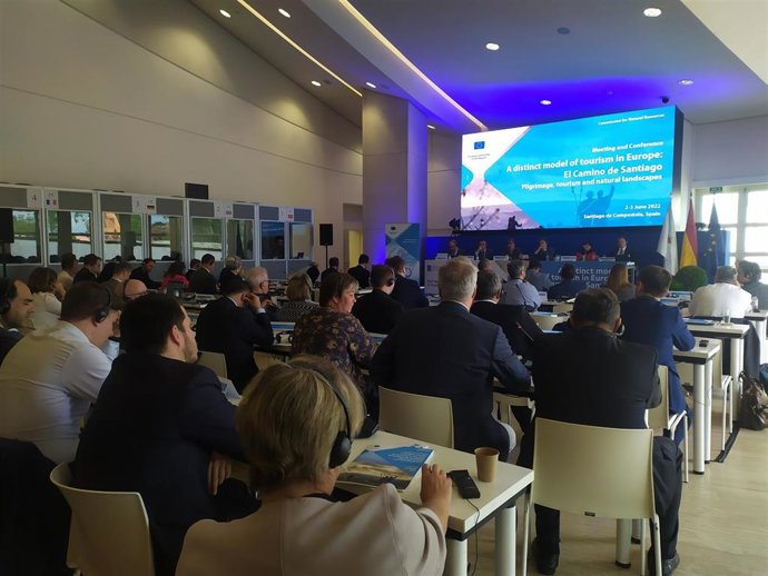 Mesa de la reunión del Comité Europeo de las Regiones en la que participa el conselleiro do Medio Rural, José González