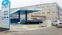 Imagen simulando la gasolinera una vez se construya pegada al centro educativo.