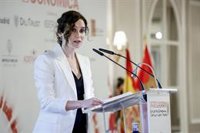 Ayuso cree que será difícil volver a acudir a Andalucía en campaña por agenda pero trasmite su apoyo a Moreno