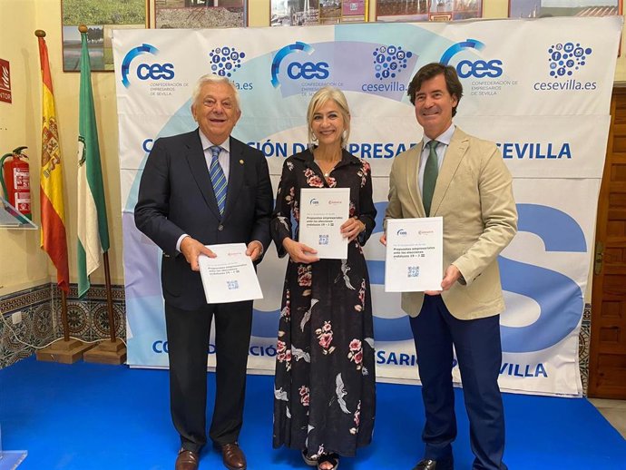 Del Pozo con los presidentes de la Cámara de Comercio y de la CES