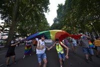 VOX ve el Orgullo LGTBI como posible "disparo" de la "epidemia" de la viruela del mono
