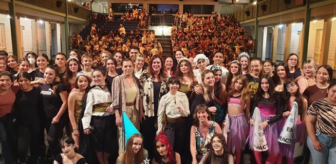 [Sevilla] Teatro Escolar. Nota De Prensa Y Fotografía.