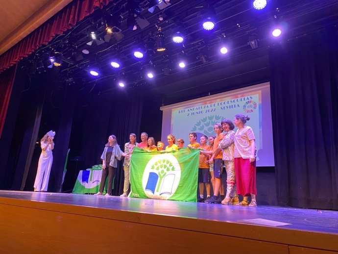 Un total de 34 centros reciben la Bandera Verde por su compromiso con la educación ambiental