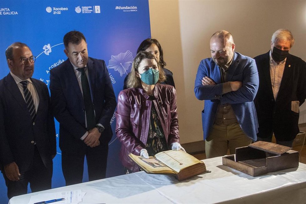 El Libro de las Horas de Fernando I llega a la sede de Afundación en Santiago.