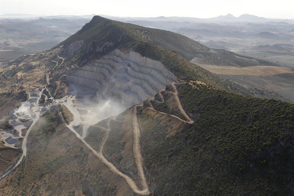 Archivo - Mina de cal en la Sierra de Esparteros