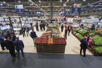 Carrefour firma un acuerdo con Covap y la almeriense Eurofish Roquetas en el marco de su primer Salón en España