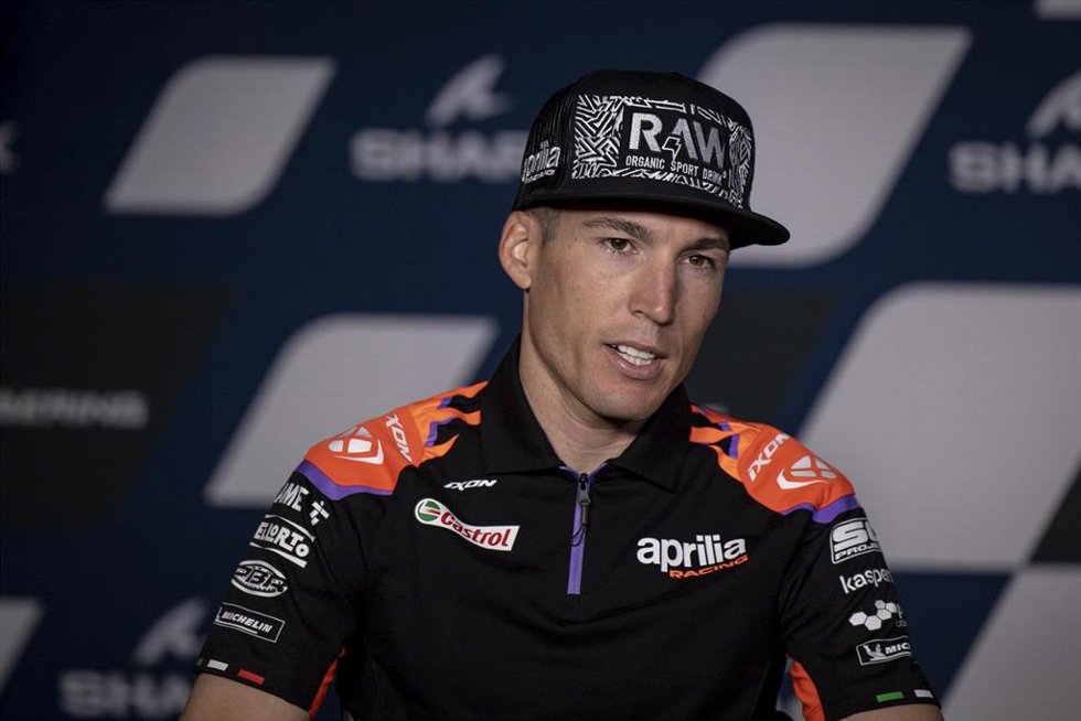 Archivo - Aleix Espargaro, de Aprilia Racing Team Gresini, hablando en rueda de prensa