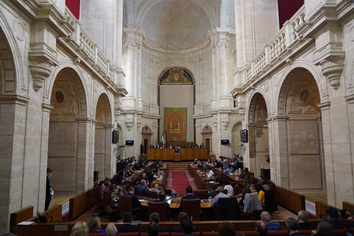 Archivo - Pleno del Parlamento de Andalucía, en imagen de archivo