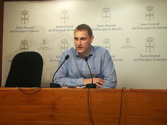 El portavoz de Foro en la Junta General, Adrián Pumares