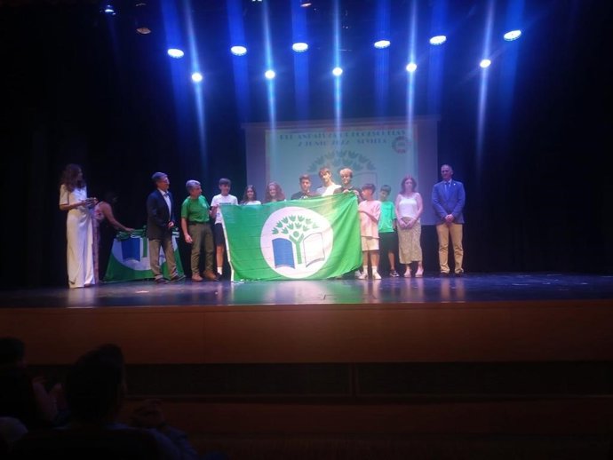 El Colegio Greguerías de Fernán Núñez recibe la Bandera Verde.