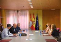 Carnero promete a los sindicatos seguir con los acuerdos ya cerrados y actualizar normas en materia de empleo público