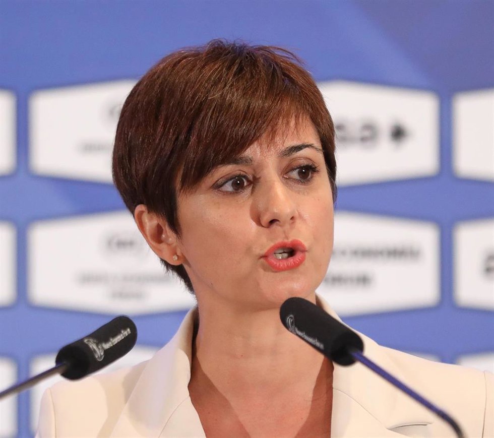 La ministra de Política Territorial y portavoz del Gobierno, Isabel Rodríguez, interviene en un desayuno informativo de Fórum Europa, en el Hotel Mandarín Oriental Ritz, a 27 de mayo de 2022, en Madrid (España).