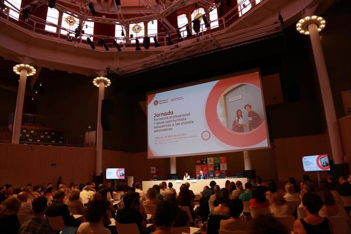 Jornada sobre la FP de la Diputación de Barcelona en el paraninfo de la Escola Industrial