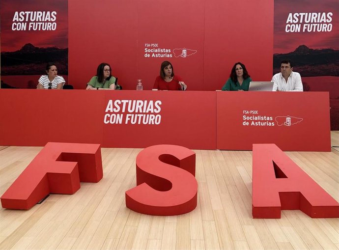 Reunión de la vicesecretaria general de Organización y Coordinación de la FSA-PSOE, Gimena Llamedo, con los nuevos secretarios de Organización de las agrupaciones municipales socialistas