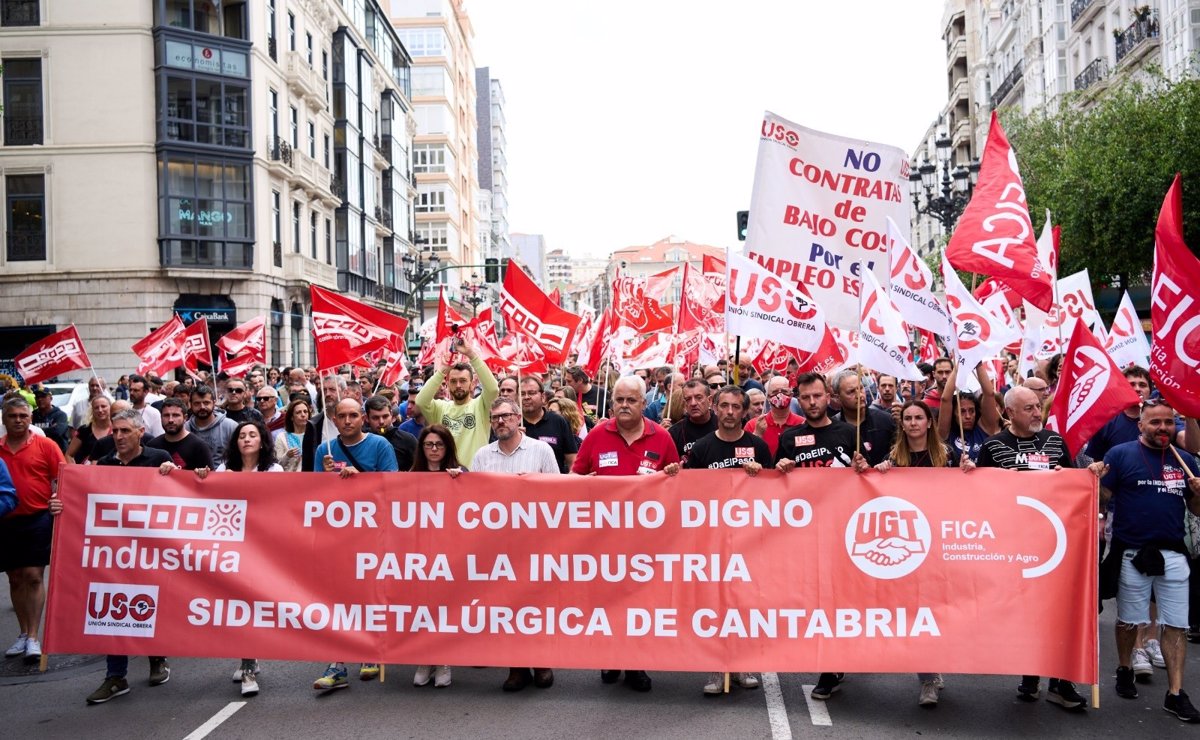 Los Trabajadores Del Metal Se Manifiestan En Santander En El Primer Día ...