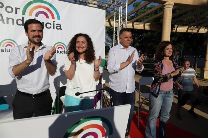 Alberto Garzón, Inmaculada Nieto y Juan Antonio Delgado en un acto de Por Andalucía