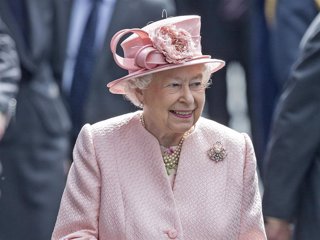 Archivo - La reina Isabel II de visita en Liverpool