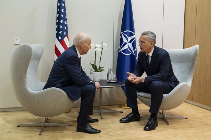 Archivo - 24 March 2022, Belgium, Brussels: NATO Secretary General Jens Stoltenberg (R) meets with US President Joe Biden on the sidelines of a special meeting of NATO Leaders to discuss Russia's invasion of Ukraine. Photo: Adam Schultz/Planet Pix via Z