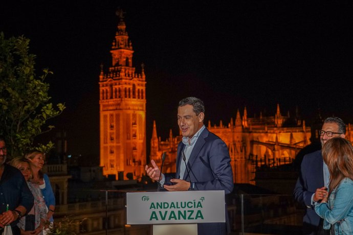 El candidato del PP Juanma Moreno, en el inicio de la campaña a los comicios al Parlamento andaluz convocados para el próximo 19 de junio a 02 de junio del 2022,. Sevilla (Andalucía, España)