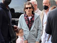 Ronnie Wood celebra su 75 cumpleaños con una divertida visita en familia al Museo del Prado