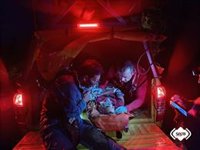 Una mujer herida tras caer por un desnivel de cuatro metros cuando hacía una ruta de montaña en Parres