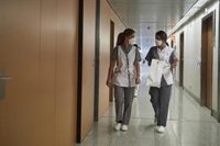 Una de cada tres ofertas de empleo cualificado pide titulados universitarios, según un informe