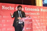 López Miras traslada a los empresarios su apuesta por "más estabilidad, menos trámites y menos impuestos"