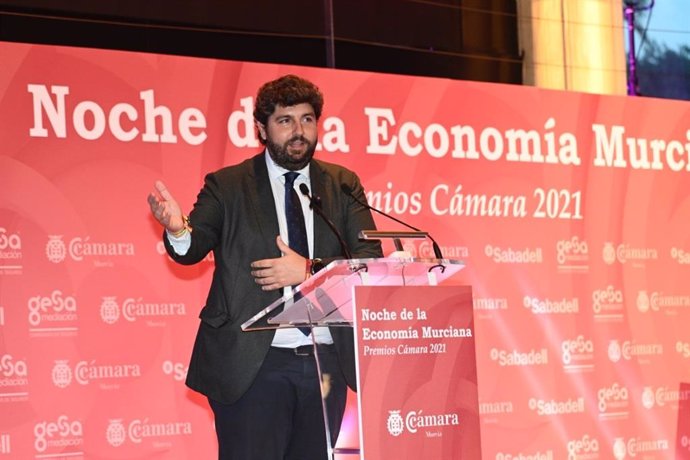 El jefe del Ejecutivo regional, Fernando López Miras, clausura la 'Noche de la Economía Murciana'
