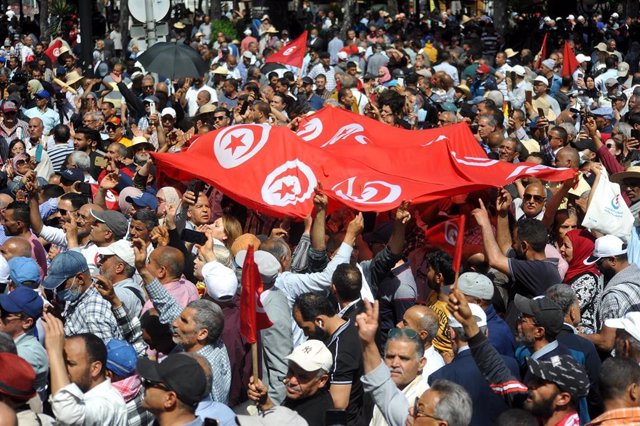 Manifestación contra el autogolpe de Estado del presidente de Túnez, Kais Saied