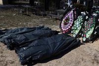 Las autoridades de Mariúpol acusan a Rusia de enterrar en fosas comunes a los muertos bajo sus ataques