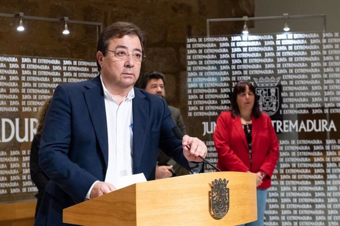 Archivo - El presidente de la Junta de Extremadura, Guillermo Fernández Vara, en una foto de archivo