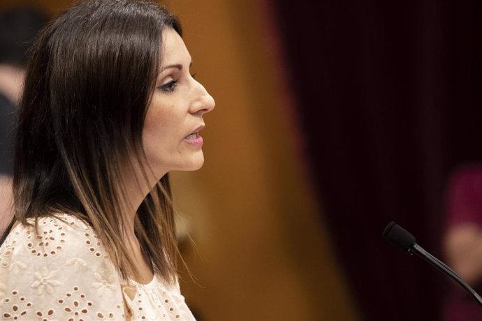 Imagen de archivo - La diputada del PP en el Parlament, Lorena Roldán, en un debate de Política General en el Parlament de Catalunya, a 30 de septiembre de 2021, en Barcelona, Cataluña, (España). 