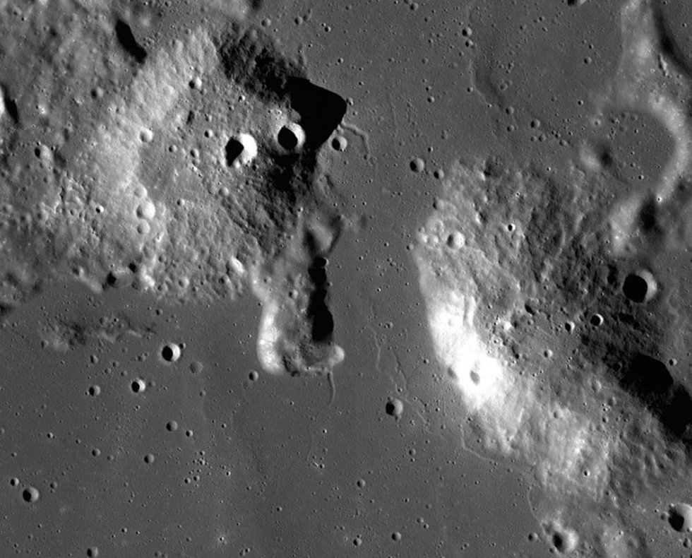 La NASA planea enviar un módulo de aterrizaje y un rover a las hermosas cúpulas de Gruithuisen, que se ven en este mosaico y las imágenes de LROC ayudarán a guiar el camino. Los domos están ubicados en 36,3 N, 319,8 E. Imagen de 55 km de ancho