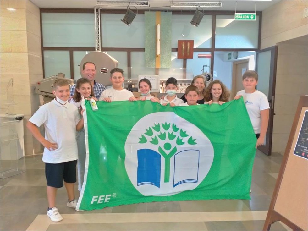 Tres centros de Huelva renuevan la Bandera Verde.