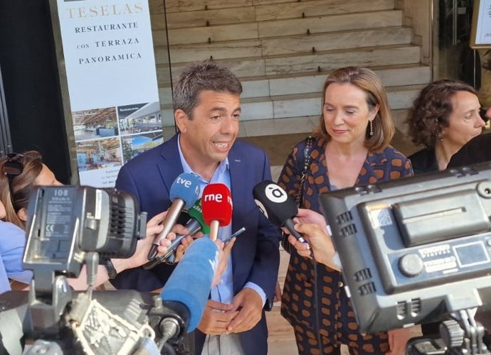 Mazón y Gamarra este viernes en Alicante, durante la antención a medios