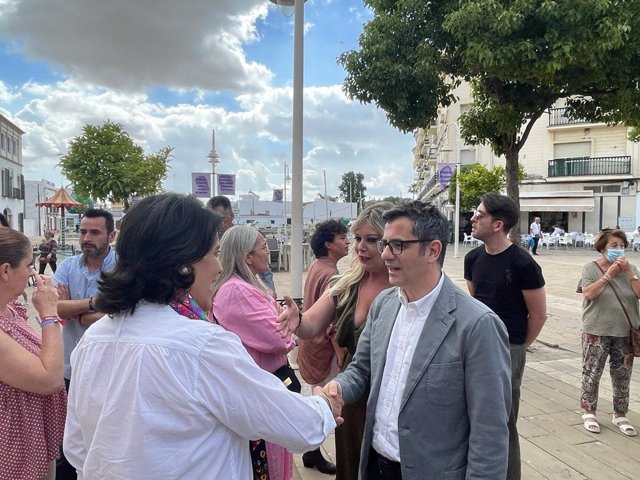 El ministro de la Presidencia, Félix Bolaños, en un acto de campaña por las elecciones del 19J en San Juan del Puerto (Huelva)
