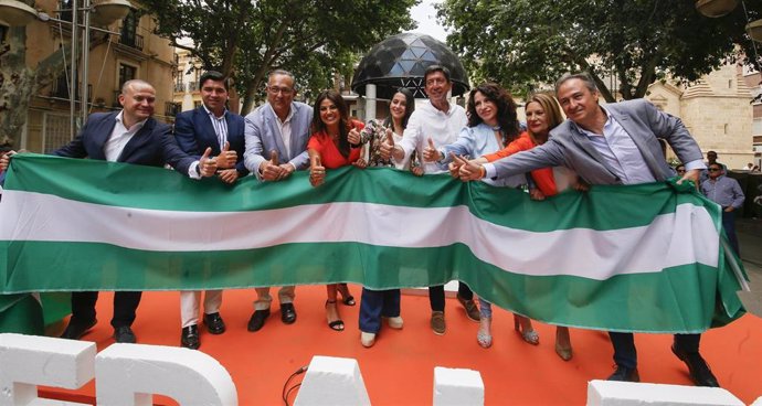 La presidenta de Ciudadanos (Cs), Inés Arrimadas, y el candidato a la Presidencia de la Junta, Juan Marín, en la presentación de los candidatos en las provincias andaluzas a las elecciones del 19J a 14 de mayo de 2022 en Córdoba, Andalucía, España.