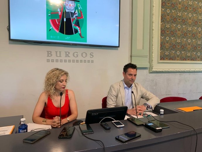 Blanca Carpintero (I) y Daniel de la Rosa (D) .