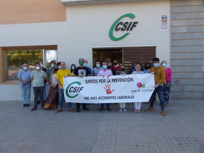 Concentración de CSIF por la muerte por accidente laboral ocurrido en La Carlota de un trabajador de 55 años.