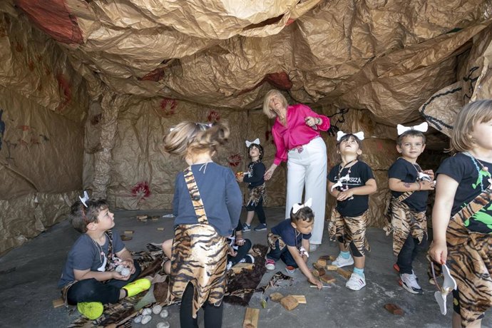 La Consejera De Educación Y Formación Profesional, Marina Lombó, Visita El CEIP Nuestra Señora De Latas