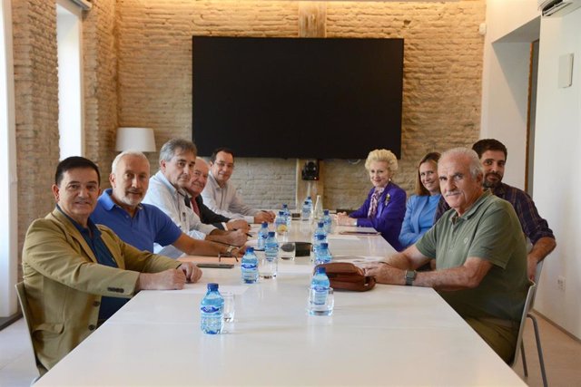 Imagen tomada durante la reunión entre los representantes de pacientes, usuarios.