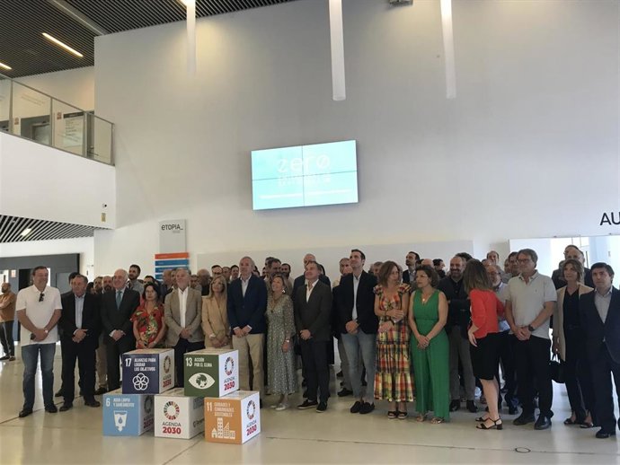 El alcalde de Zaragoza, Jorge Azcón, ha agradecido el apoyo y compromiso de las 120 empresas, instituciones, asociaciones profesionales y otras entidades que respaldaron la candidatura para ser una de las 100 Ciudades Cklimáticamente Neurtras en 2030