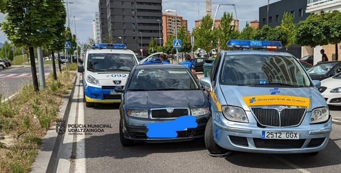 Interceptado en Pamplona tras saltarse semáforos, circular en sentido contrario y chocar contra la policía.