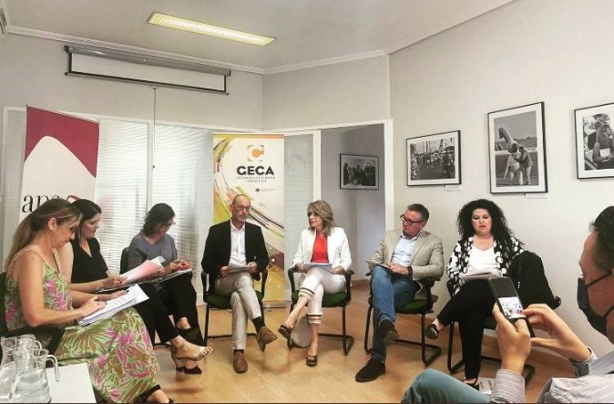 Encuentro de la GECA con los grupos políticos de cara a las elecciones del 19J