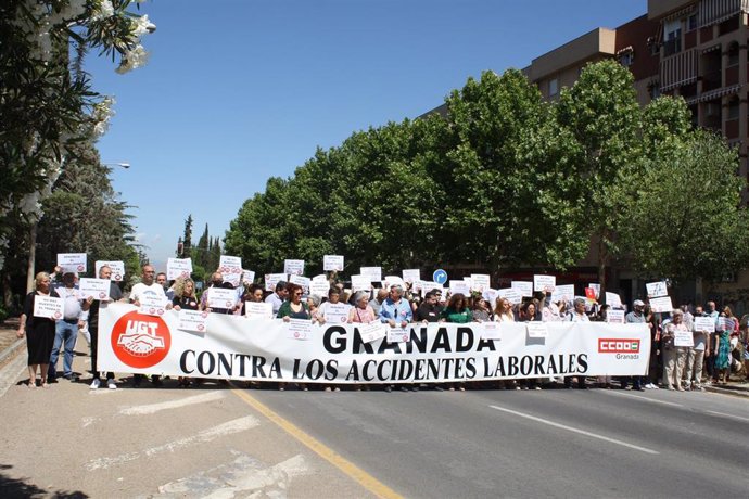 Concentración por la muerte en accidente laboral de un trabajador en Paulenca (Guadix)